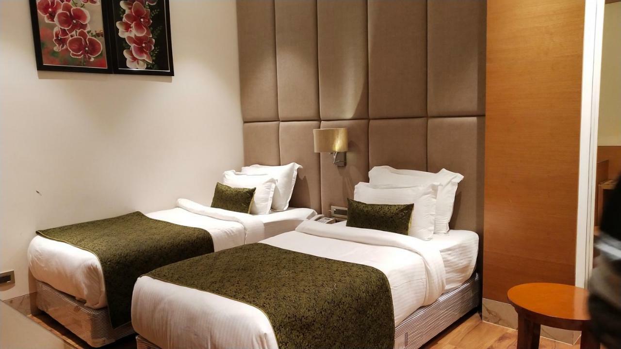 Hotel Orchid Blu Alīgarh エクステリア 写真