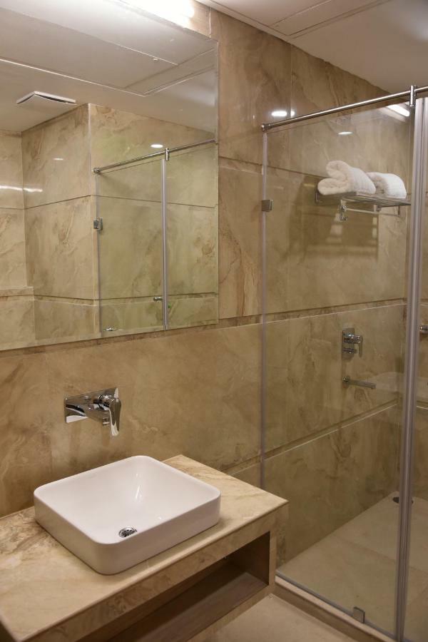 Hotel Orchid Blu Alīgarh エクステリア 写真