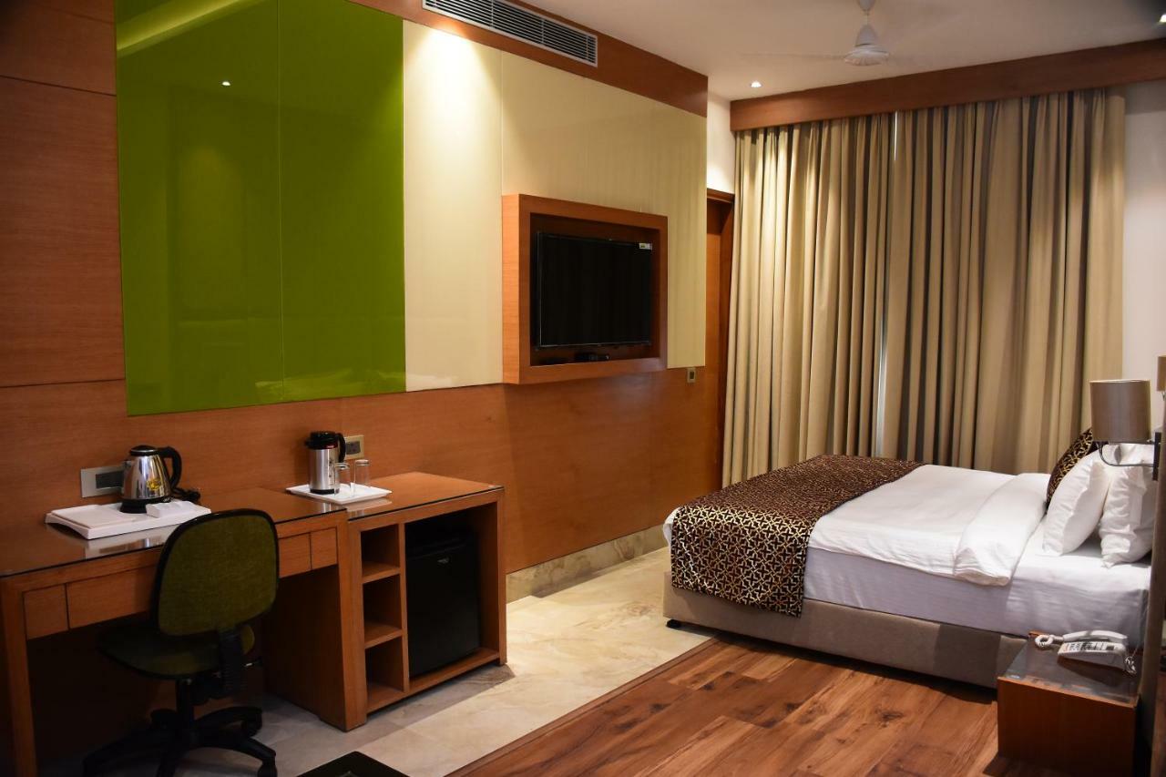 Hotel Orchid Blu Alīgarh エクステリア 写真