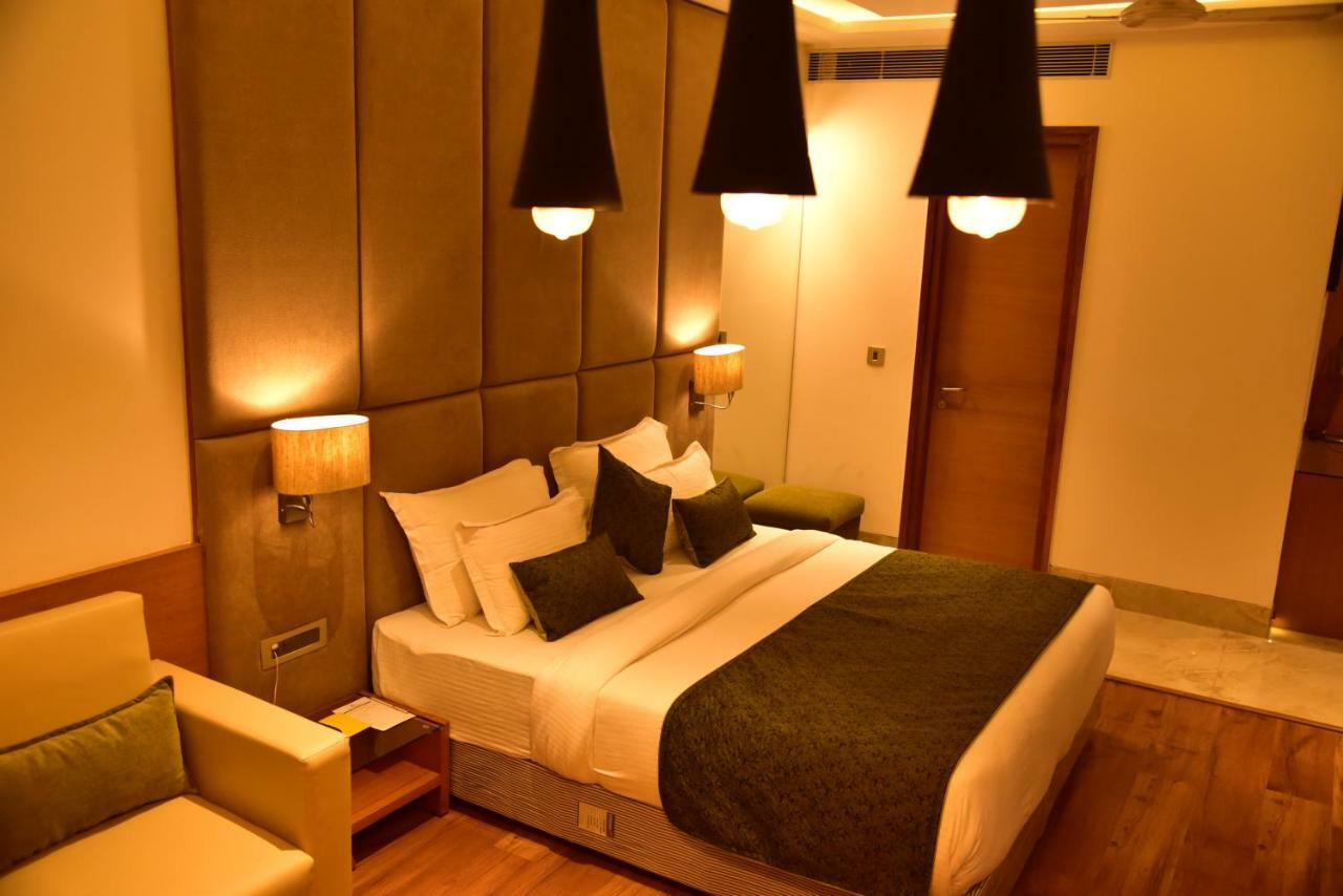 Hotel Orchid Blu Alīgarh エクステリア 写真