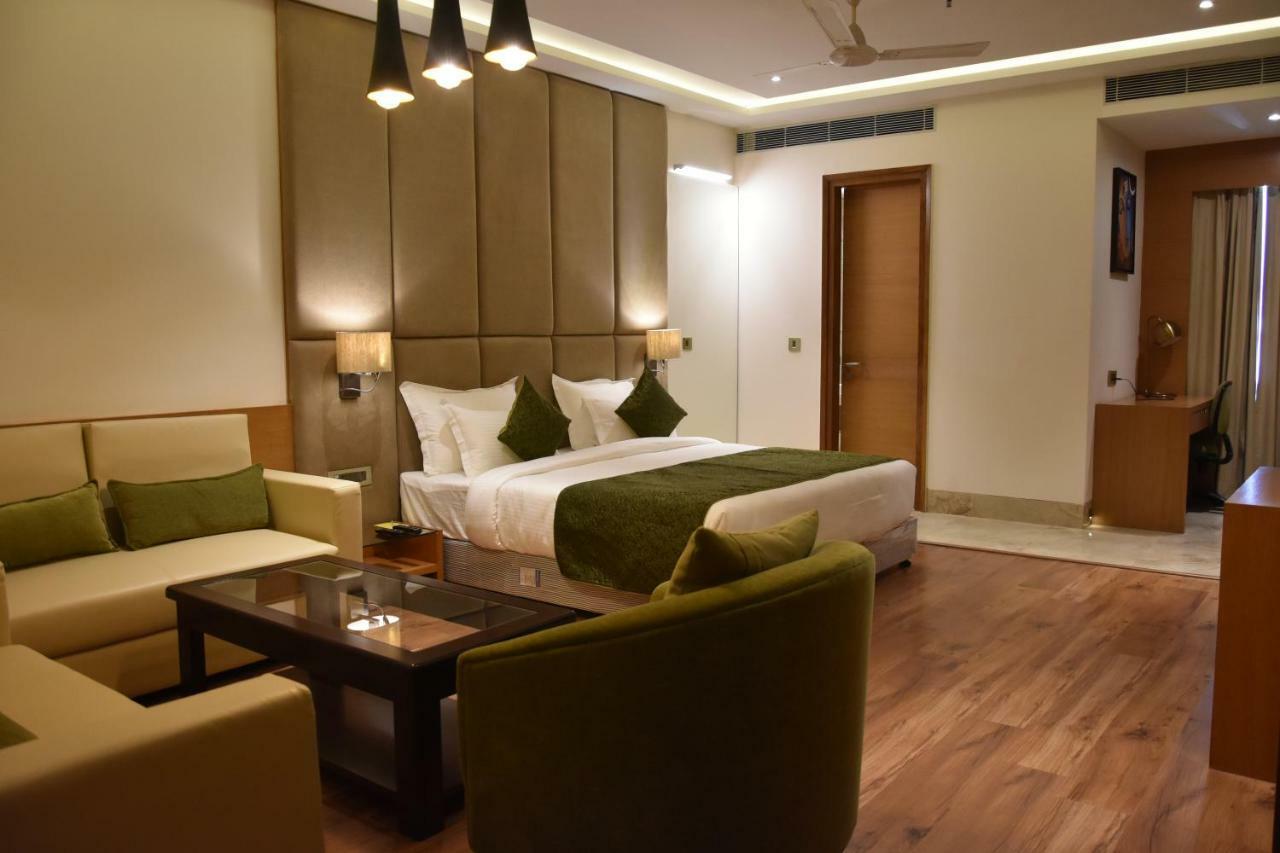 Hotel Orchid Blu Alīgarh エクステリア 写真
