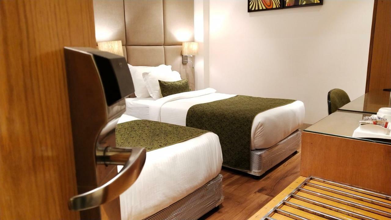 Hotel Orchid Blu Alīgarh エクステリア 写真
