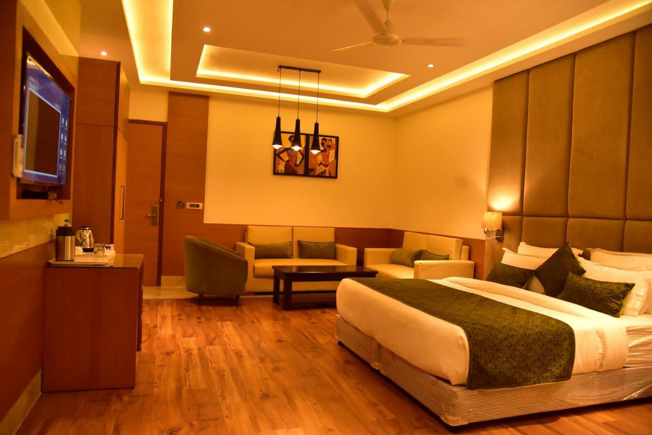 Hotel Orchid Blu Alīgarh エクステリア 写真