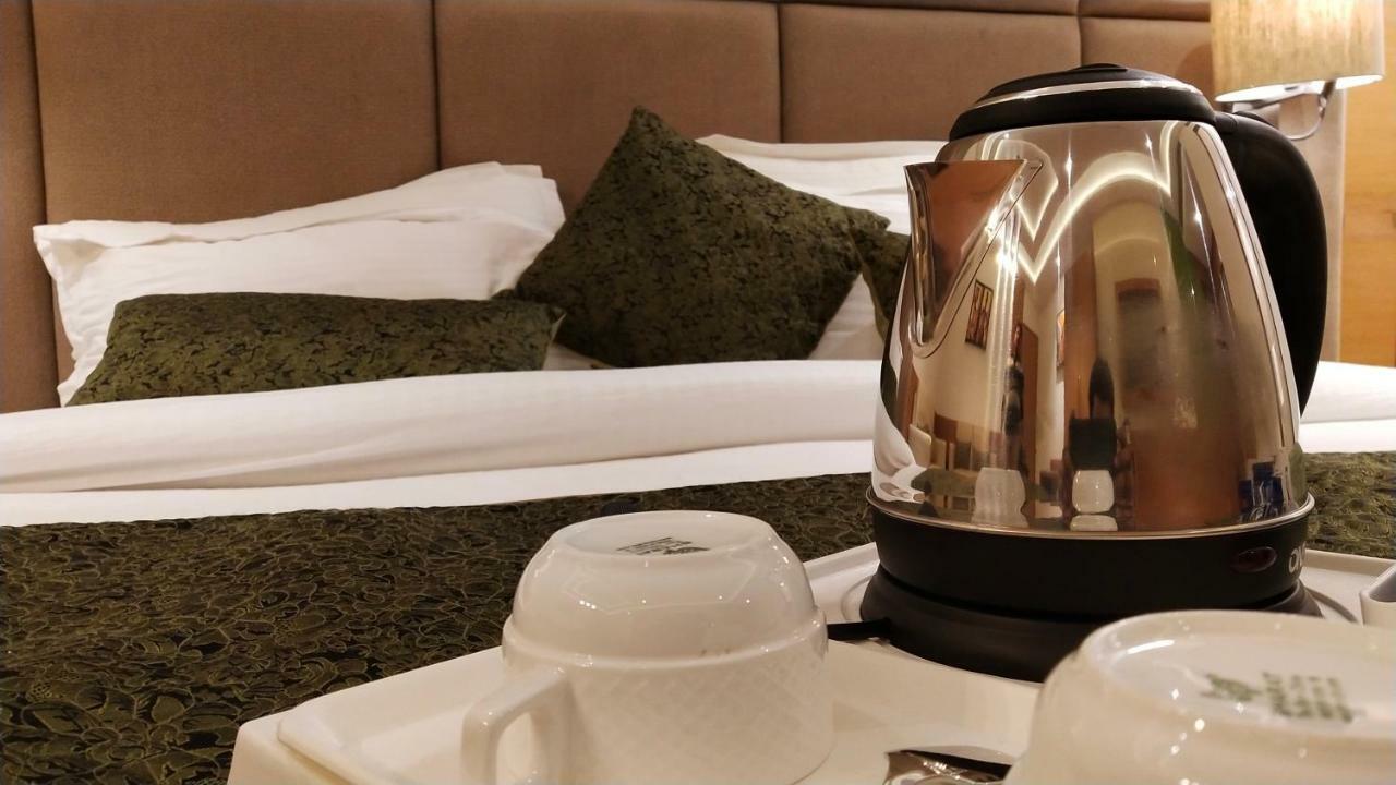 Hotel Orchid Blu Alīgarh エクステリア 写真