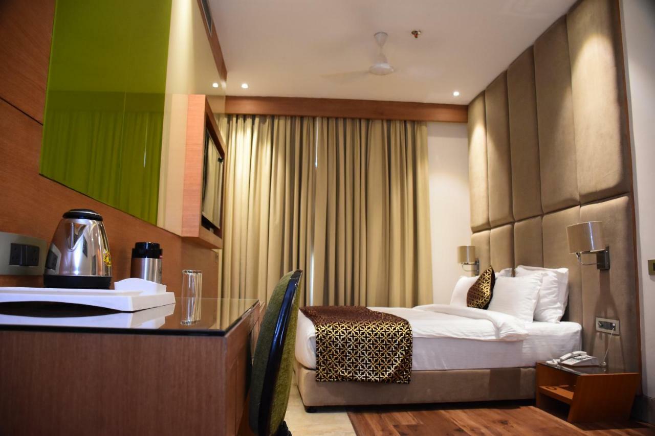 Hotel Orchid Blu Alīgarh エクステリア 写真